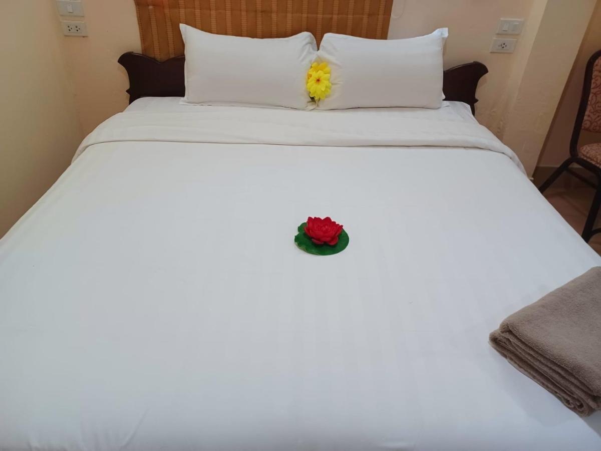 Happy Holidays Hotel Patong Exterior photo