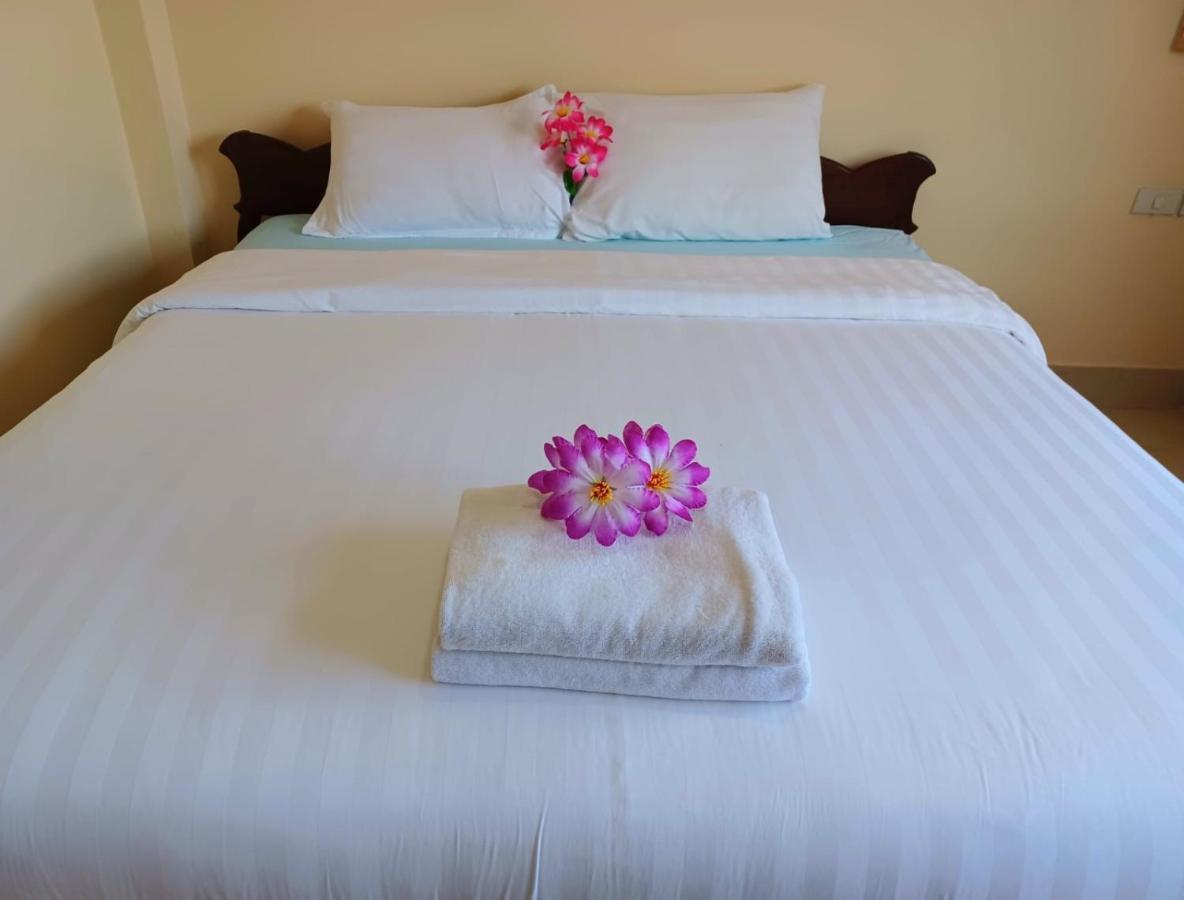Happy Holidays Hotel Patong Exterior photo