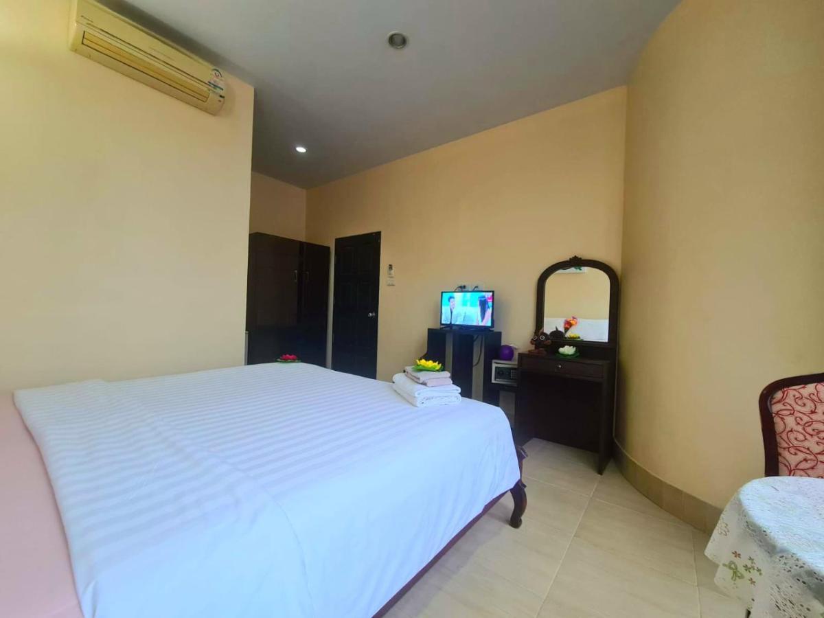 Happy Holidays Hotel Patong Exterior photo