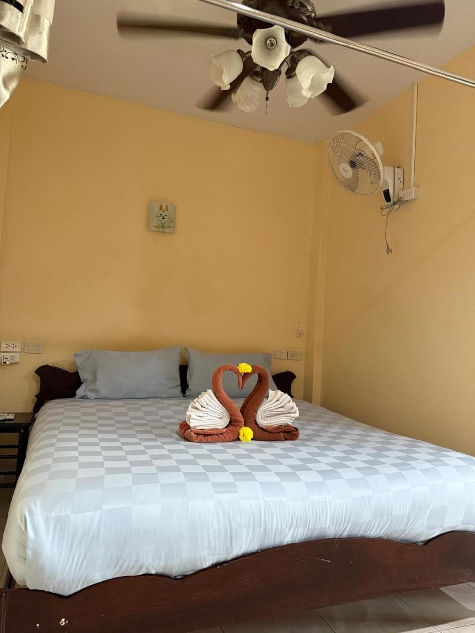 Happy Holidays Hotel Patong Exterior photo