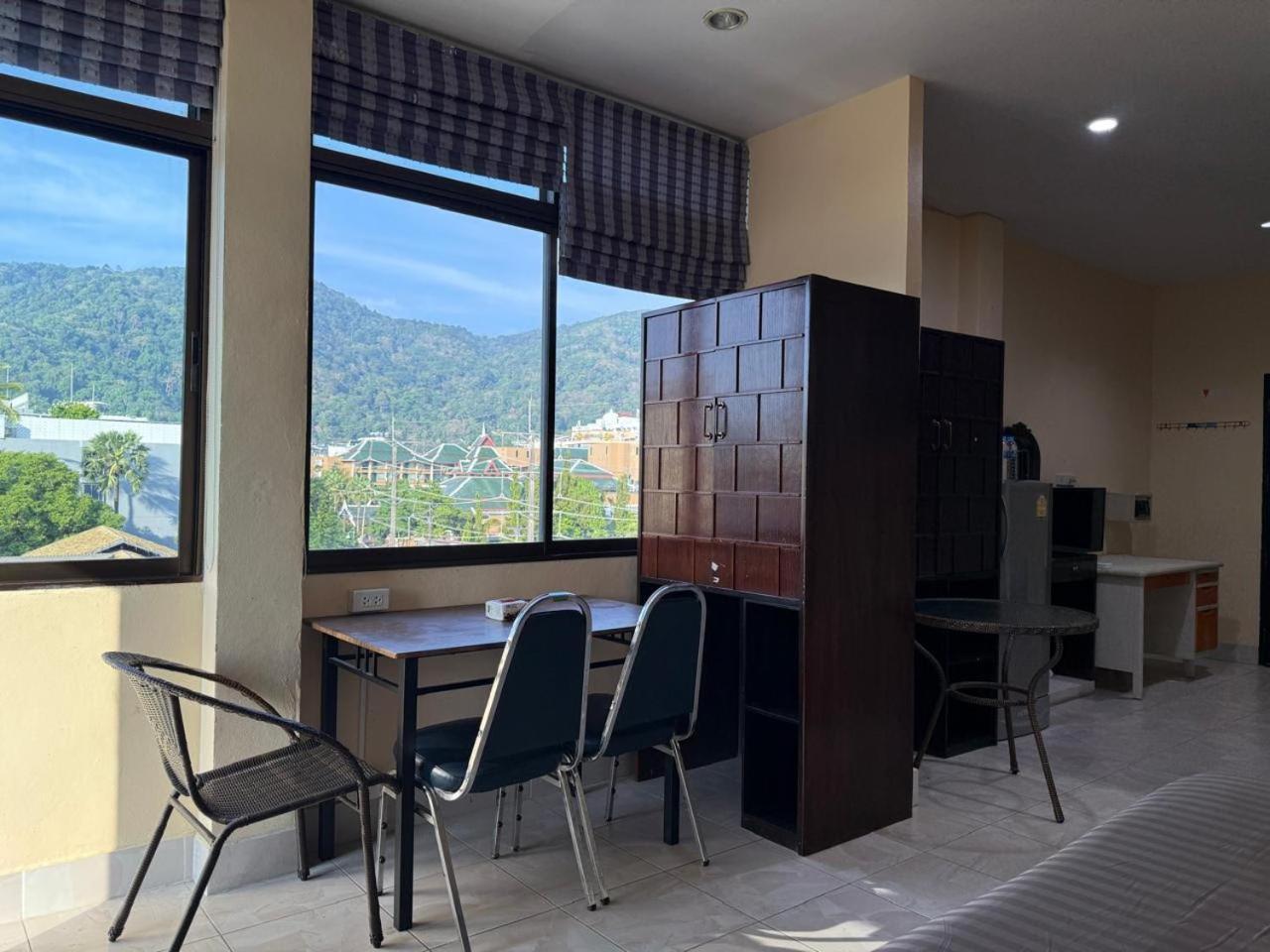 Happy Holidays Hotel Patong Exterior photo